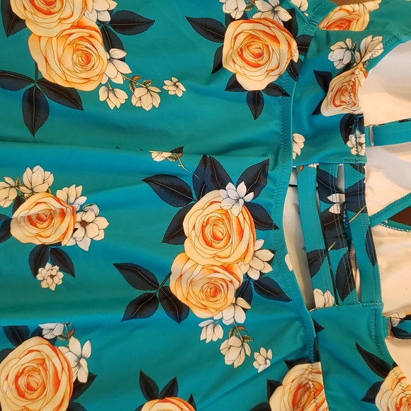 Cupshe Ashley Floral Ruffle Tankini - Picture 3 of 11